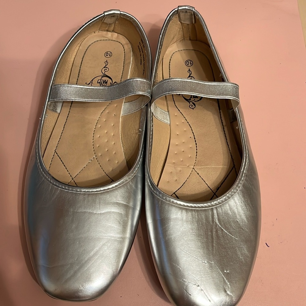 Silver women’s size 10 flats
